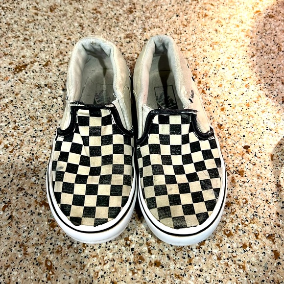 Kids Checkered slip on Vans! 🖤🤍 - Picture 1 of 7